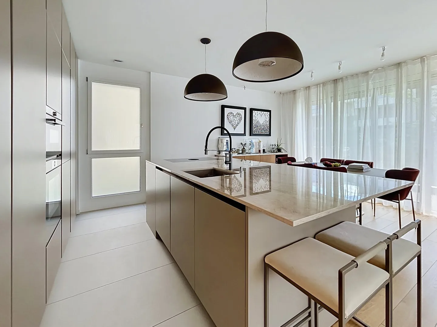 Spacious Family Apartment in Troinex - Photo 4 of 8