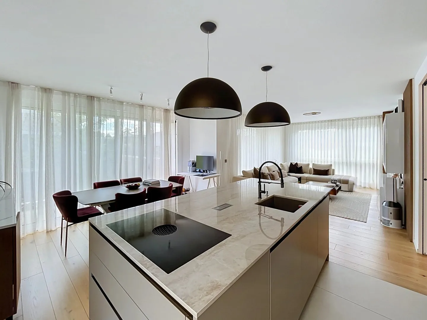 Spacious Family Apartment in Troinex - Photo 5 of 8