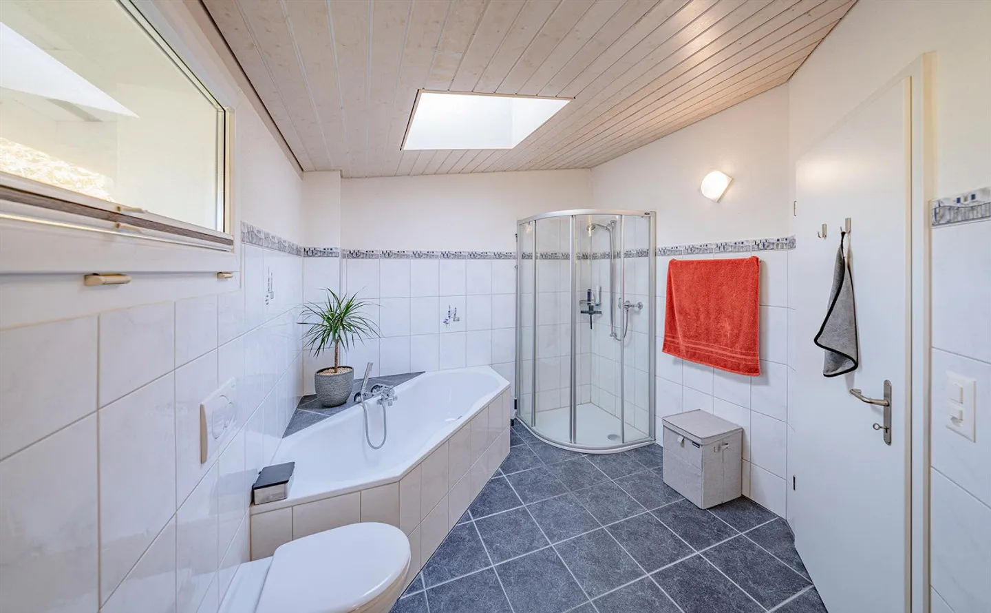 MODERNES, KOMPAKTES UND FREISTEHENDES EINFAMILIENHAUS - Foto 6 von 8