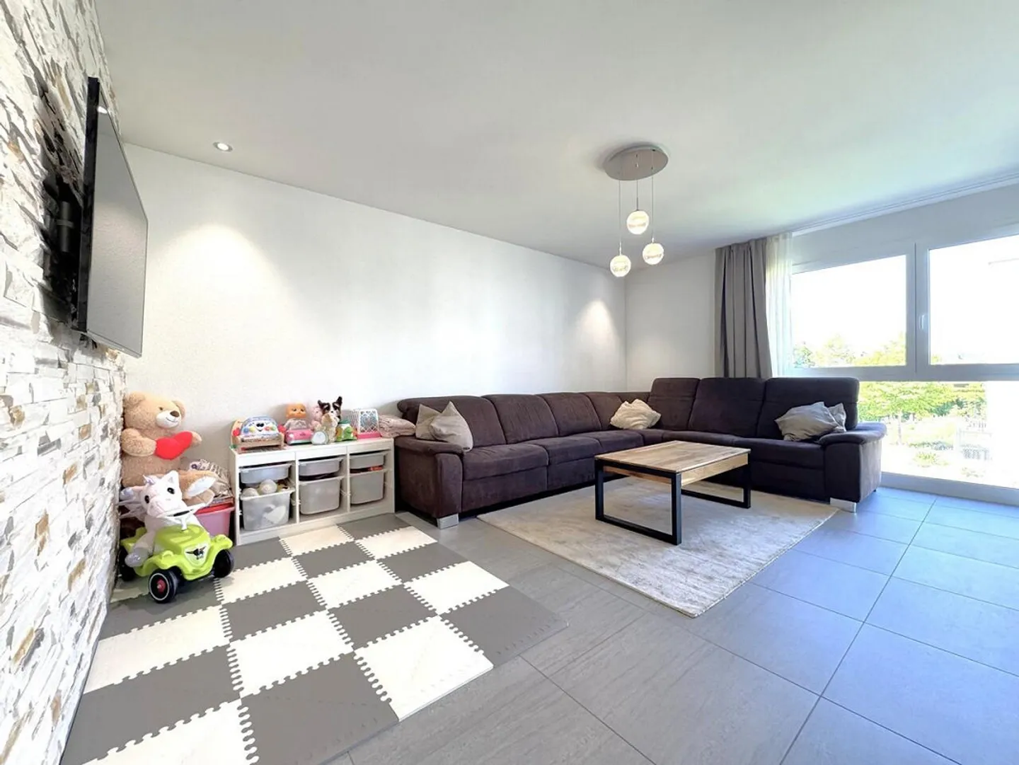 Grosszügige, moderne 4.5-Zimmer-Wohnung an attraktiver Lage - Foto 2 di 11