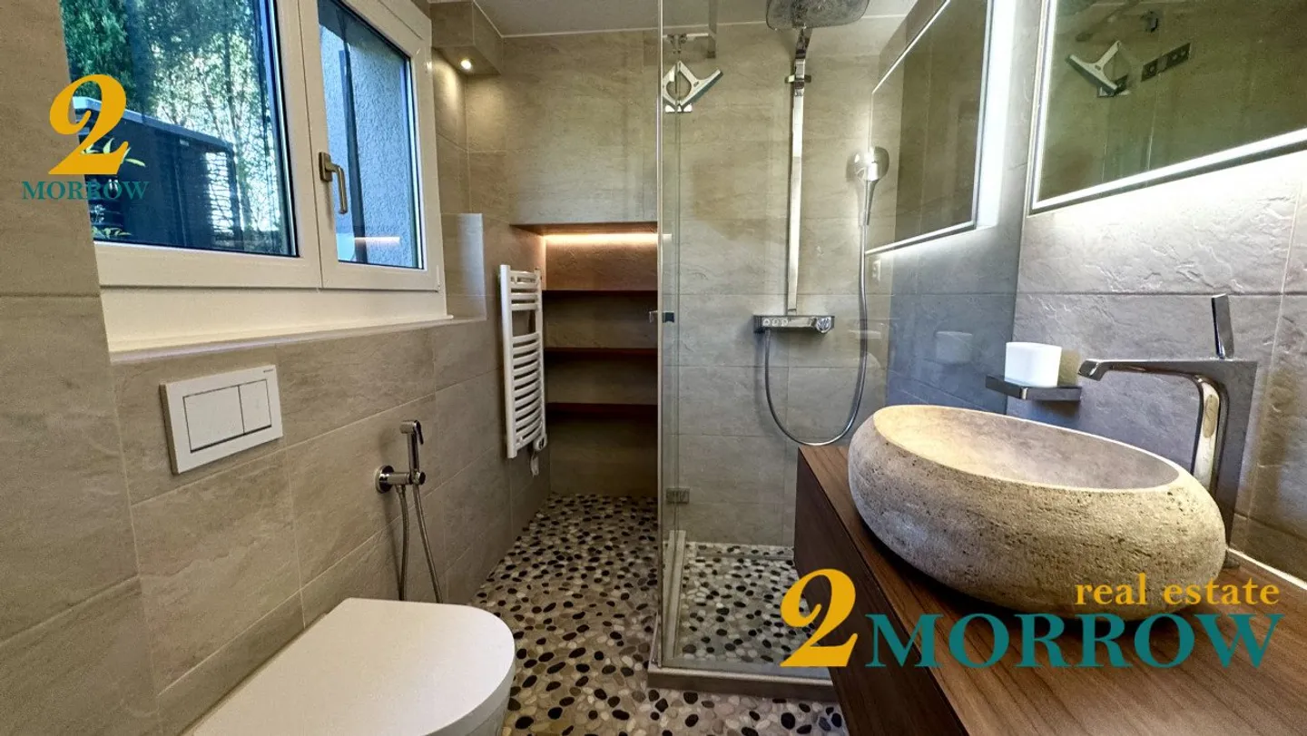 Beautiful fully renovated individual villa with pool and garden - Photo 12 of 13