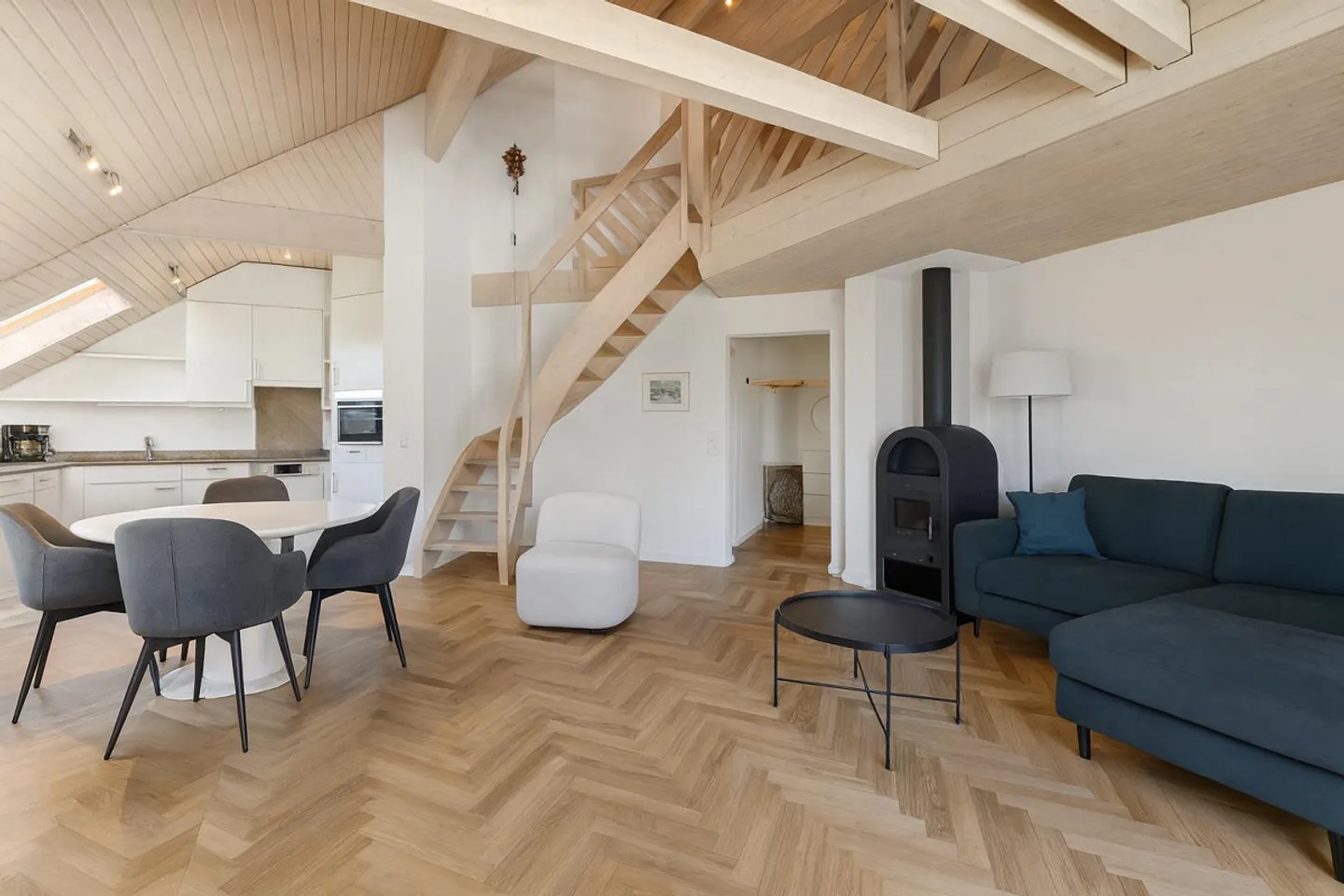 Incantevole appartamento mansardato in posizione tranquilla - Foto 2 di 5