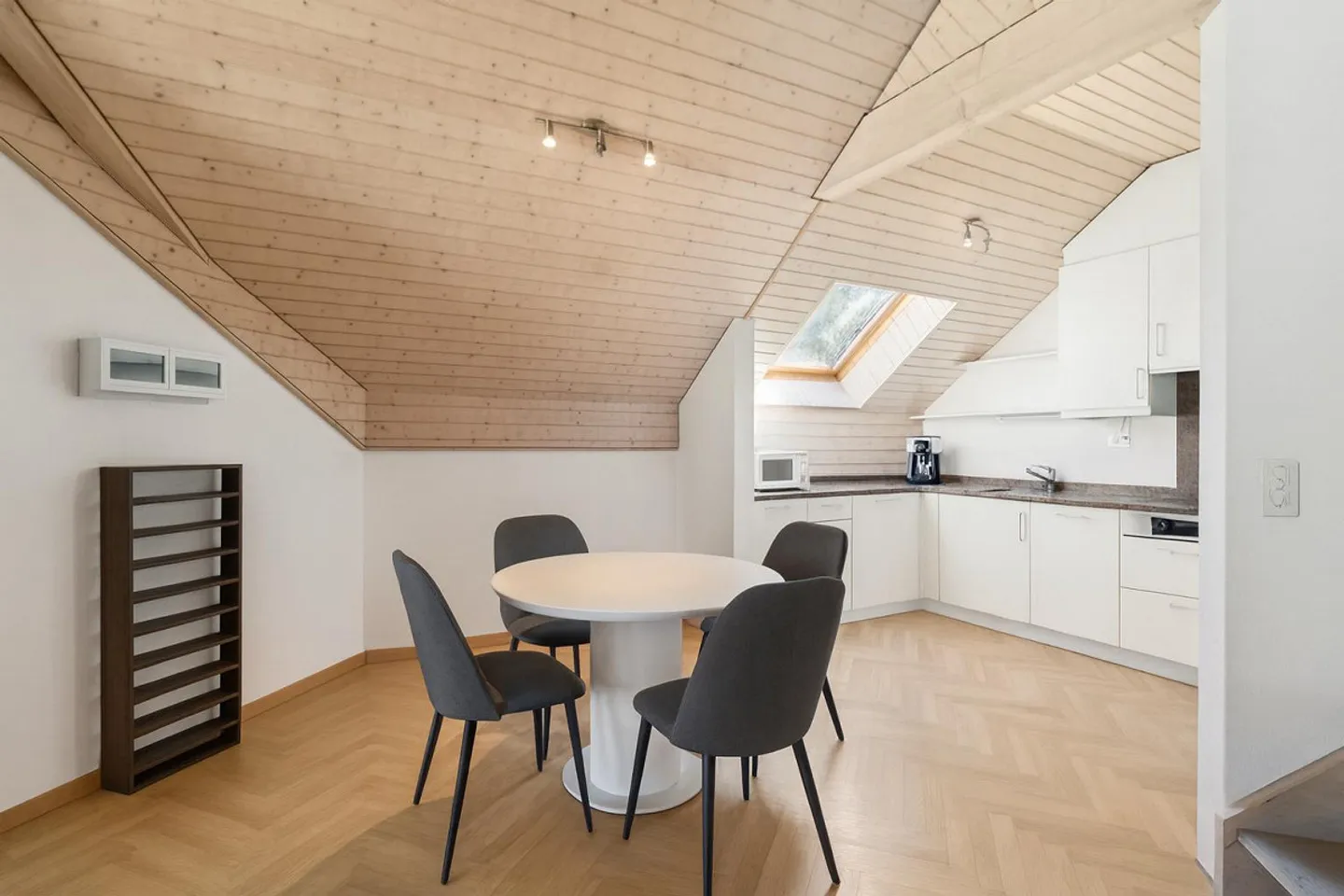 Incantevole appartamento mansardato in posizione tranquilla - Foto 3 di 5