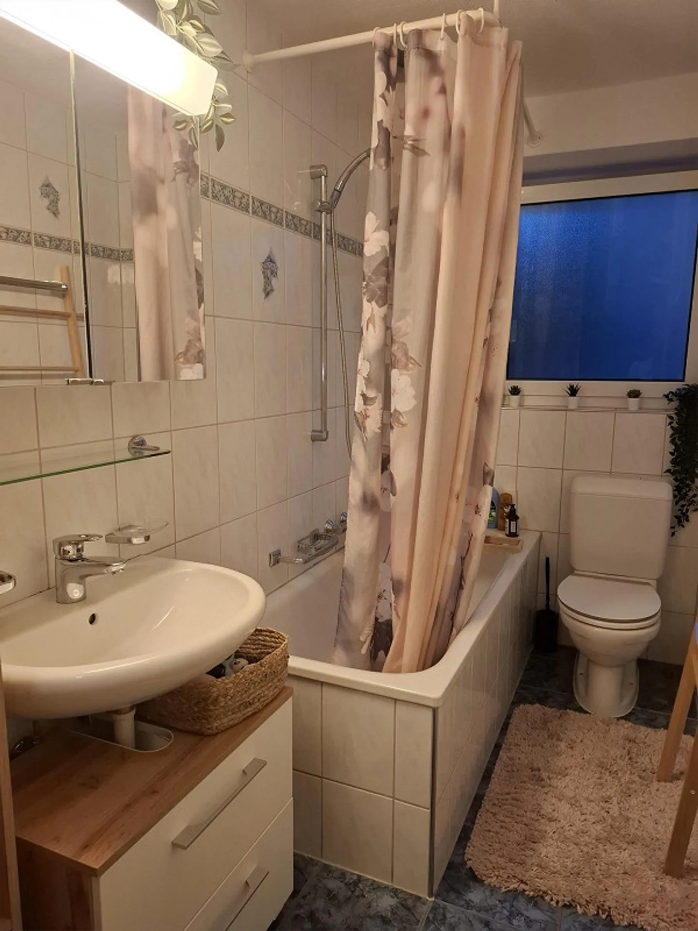 An der zentrale Lage, 4 Zimmer Wohnung - Photo 2 of 5