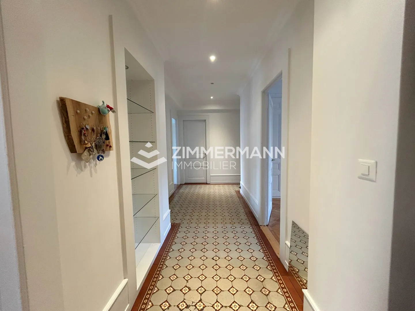 Superbo appartamento arredato con 5 stanze di fronte alla perla del lago - Foto 3 di 8