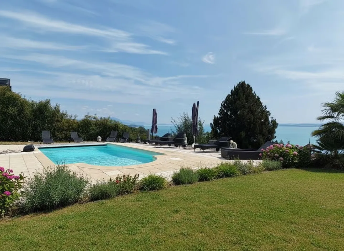 Villa mit freiem Blick, großzügigen Volumen und ruhiger Lage - Vaumarcus - Foto 13 von 13