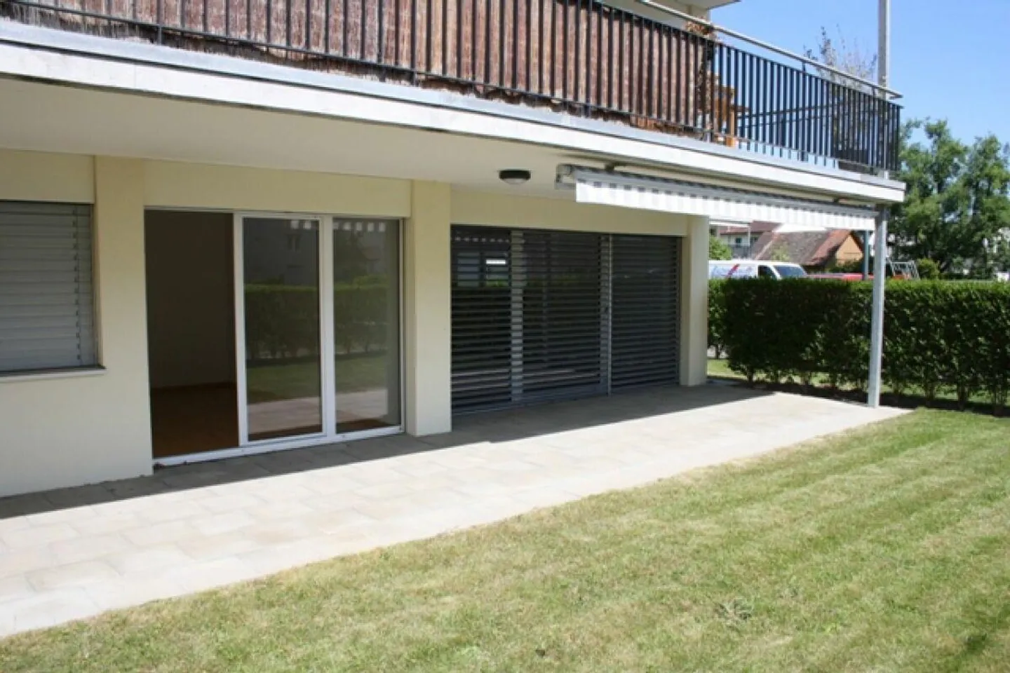 Spacious 4 1/2 Room Ground Floor Apartment - Photo 3 of 11