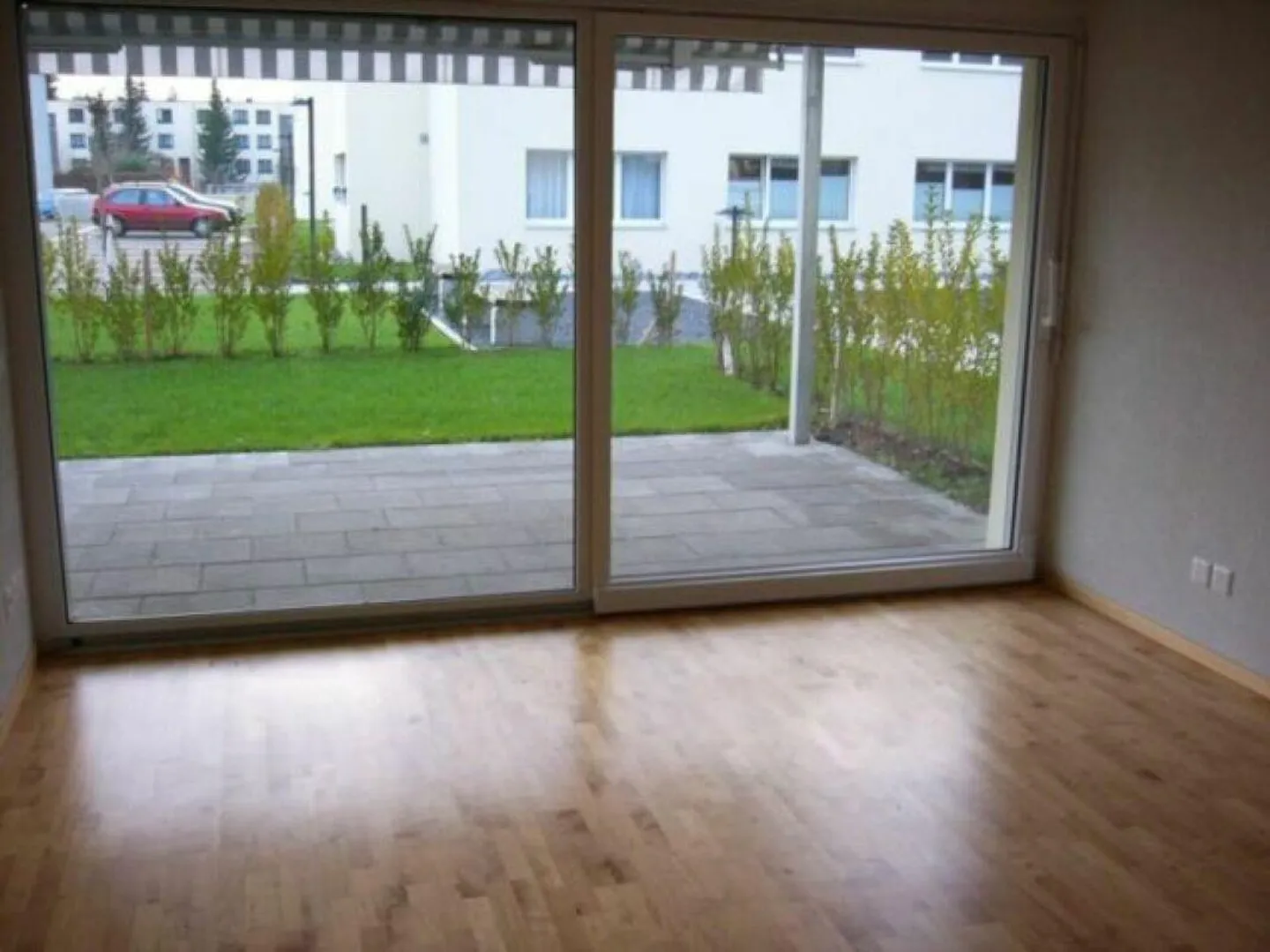 Spacious 4 1/2 Room Ground Floor Apartment - Photo 5 of 11