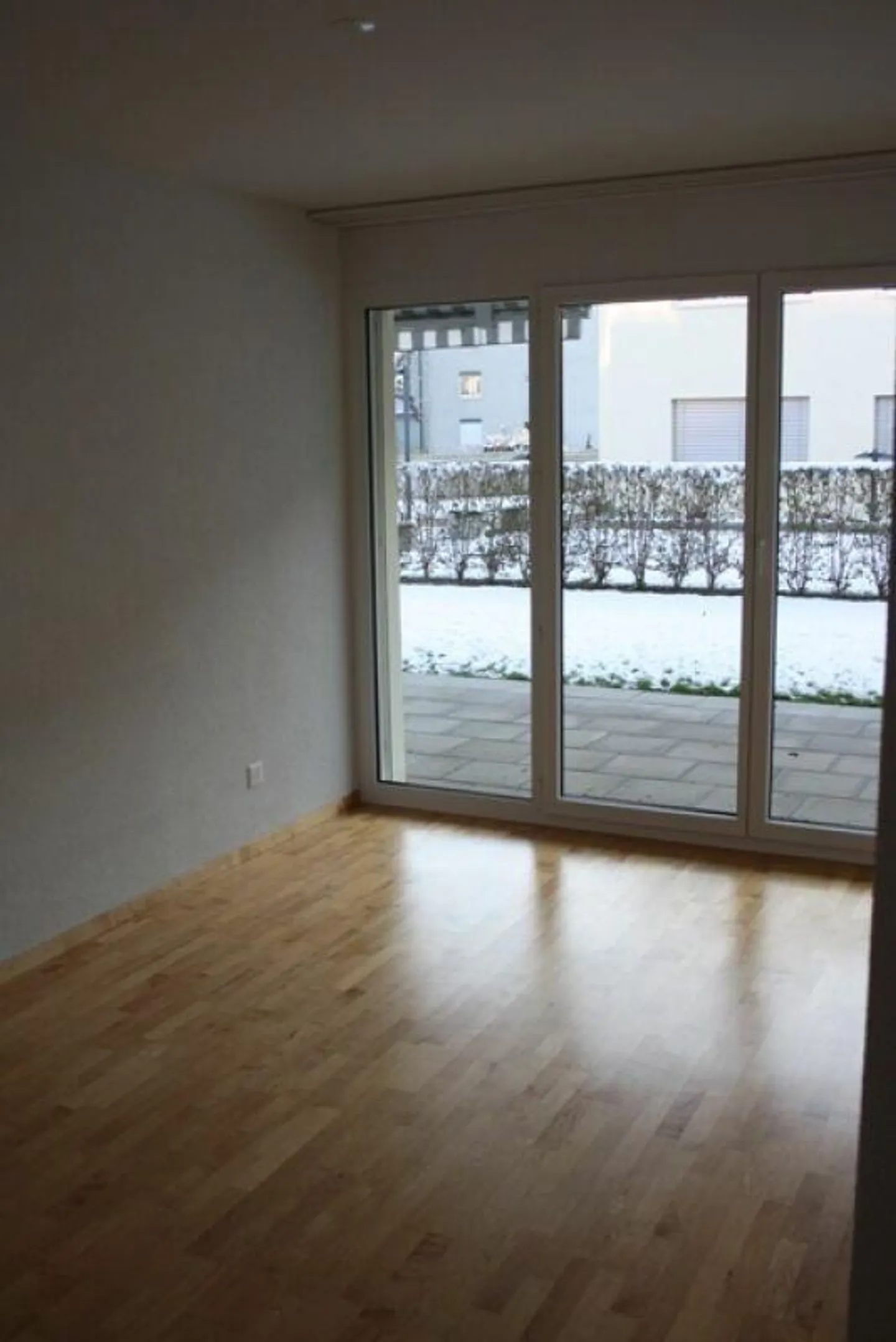 Spacious 4 1/2 Room Ground Floor Apartment - Photo 6 of 11