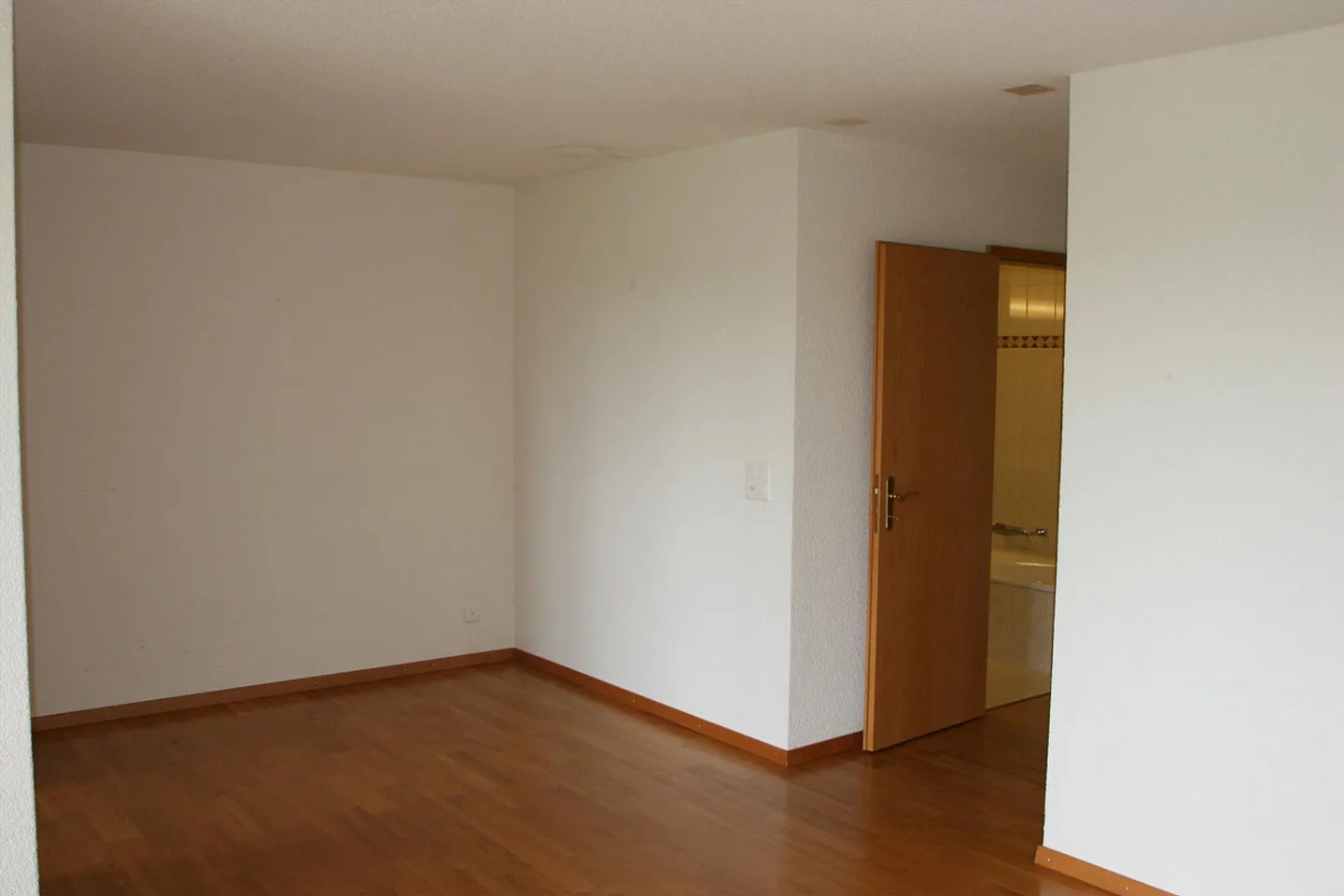Bel appartement lumineux de 4,5 pièces avec balcon ensoleillé - Photo 2 sur 6