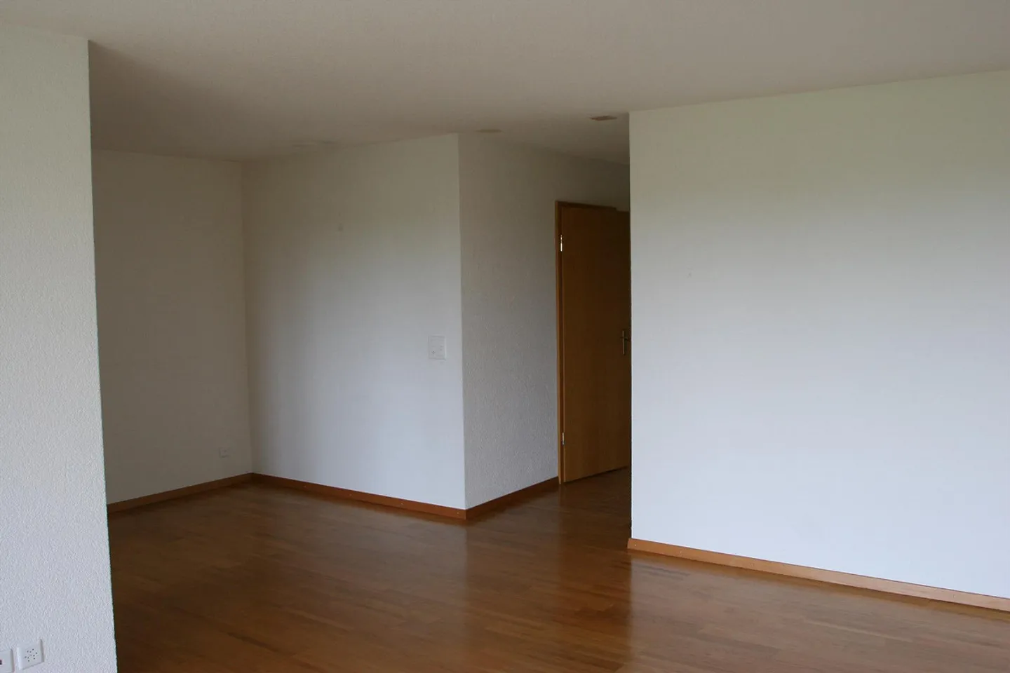 Bel appartement lumineux de 4,5 pièces avec balcon ensoleillé - Photo 4 sur 6