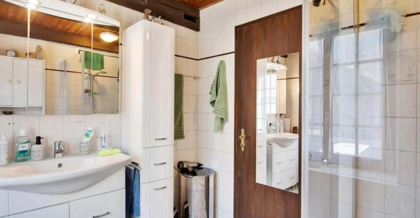 Courtelary, Haus mit 2 Wohnungen, Scheune, Garten, Parkplätze - Foto 8 von 12