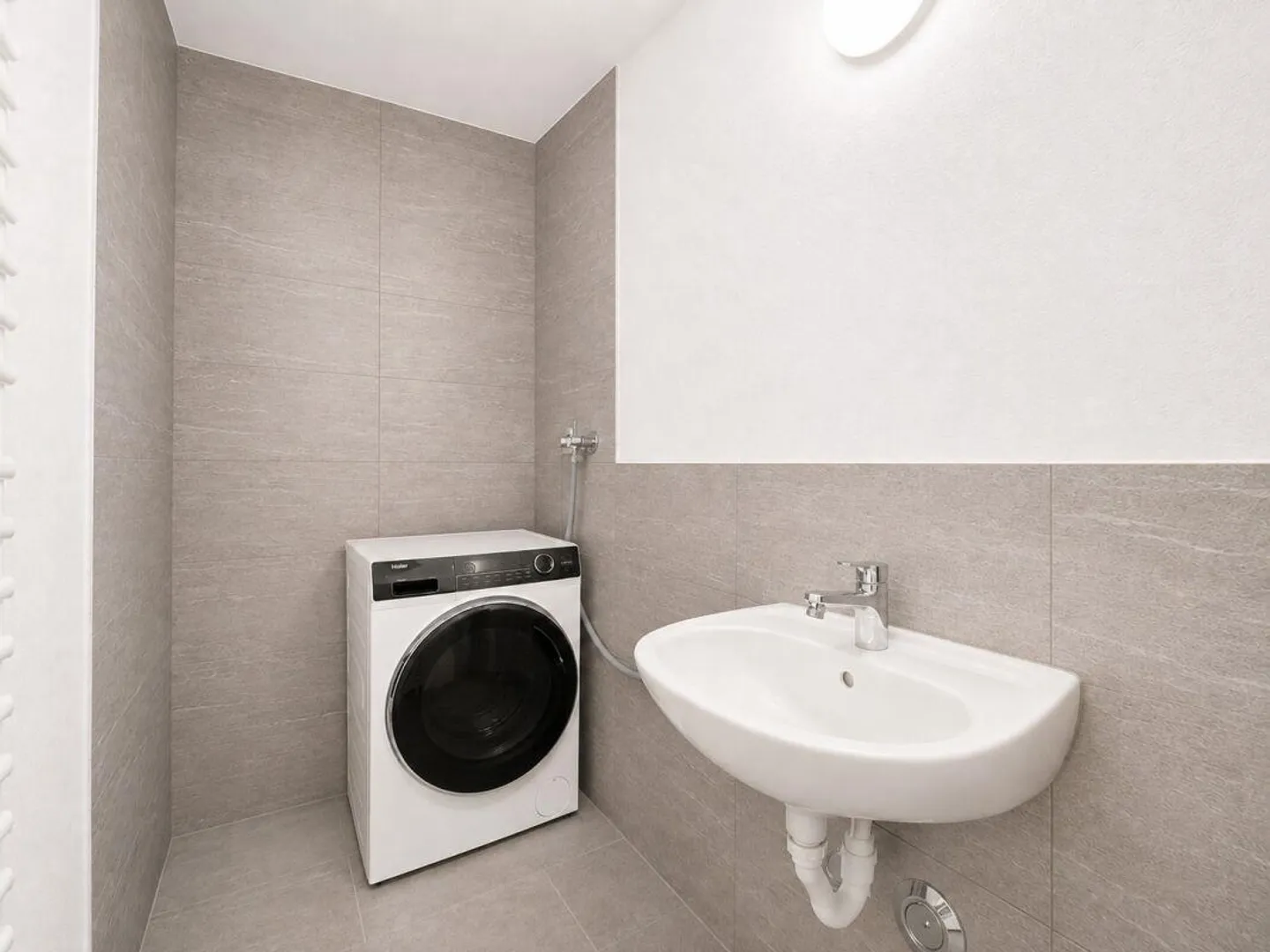 Totalsanierte 125 m² Wohnung an ruhiger Lage auf der Breite - Foto 7 di 13