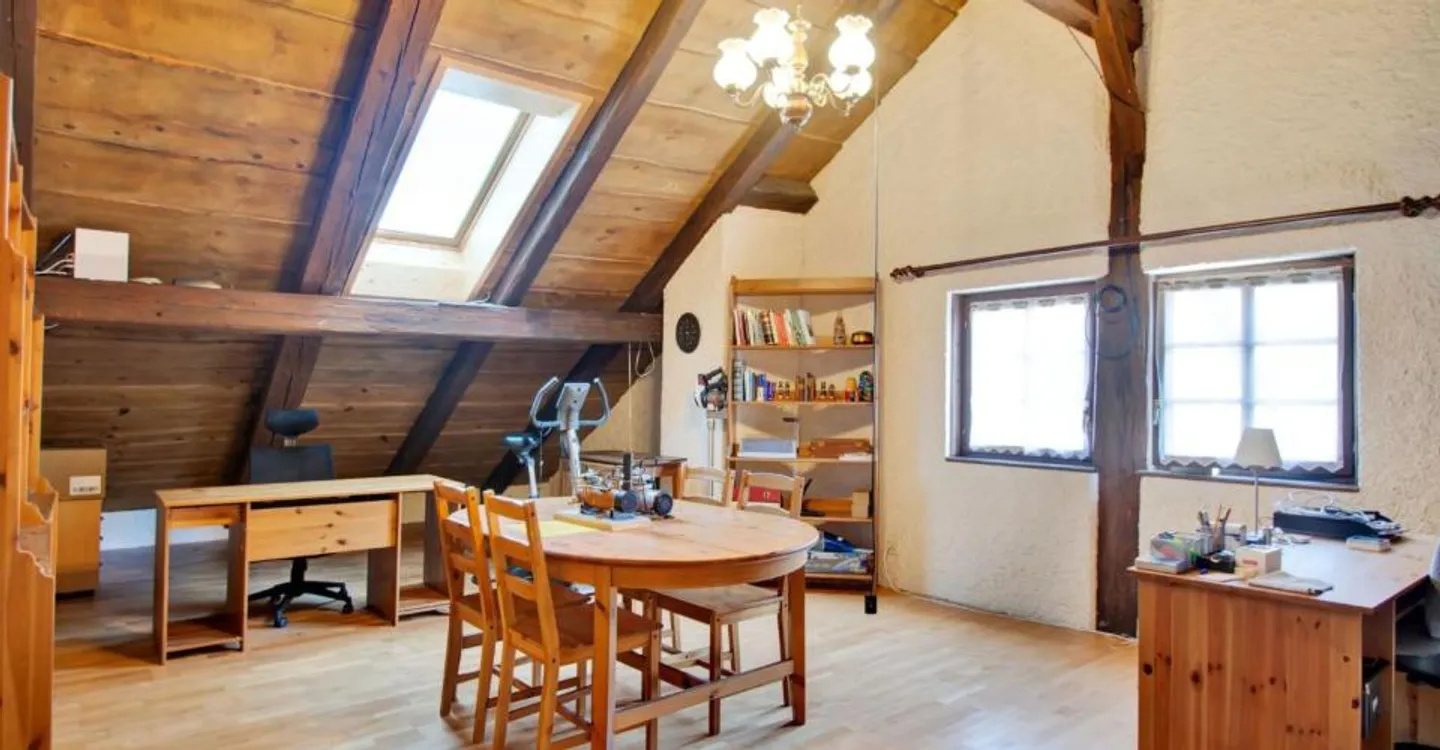Courtelary, Haus mit 2 Wohnungen, Scheune, Garten, Parkplätze - Foto 9 von 12