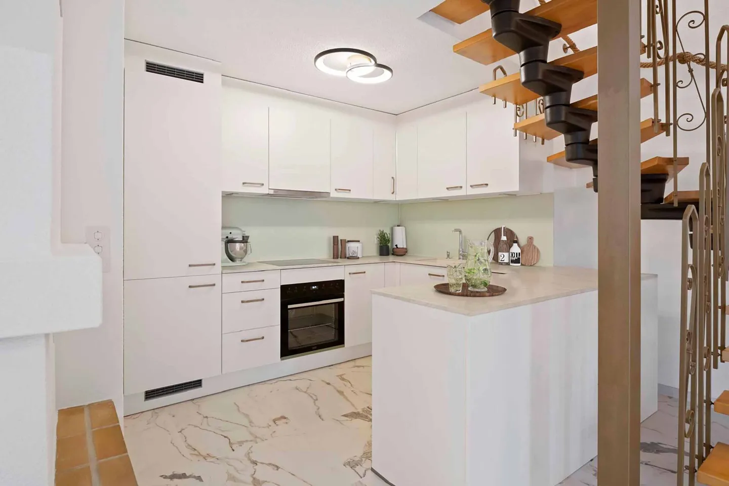 Renovierte Maisonette-Wohnung im Baurecht - Zentral gelegen mit Aussicht und Cheminée - Foto 3 di 10