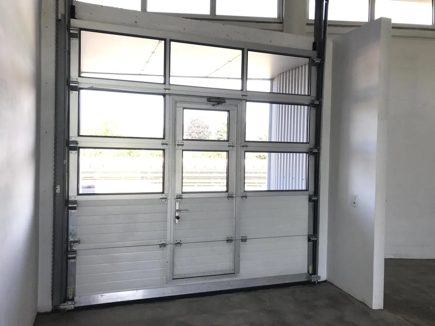 Spazio Commerciale Sicuro a Coppet - Foto 3 di 5