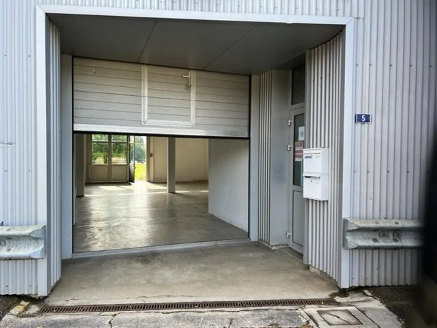 Spazio Commerciale Sicuro a Coppet - Foto 5 di 5