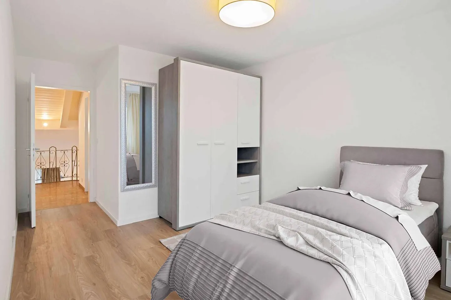 Renovierte Maisonette-Wohnung im Baurecht - Zentral gelegen mit Aussicht und Cheminée - Foto 5 di 10