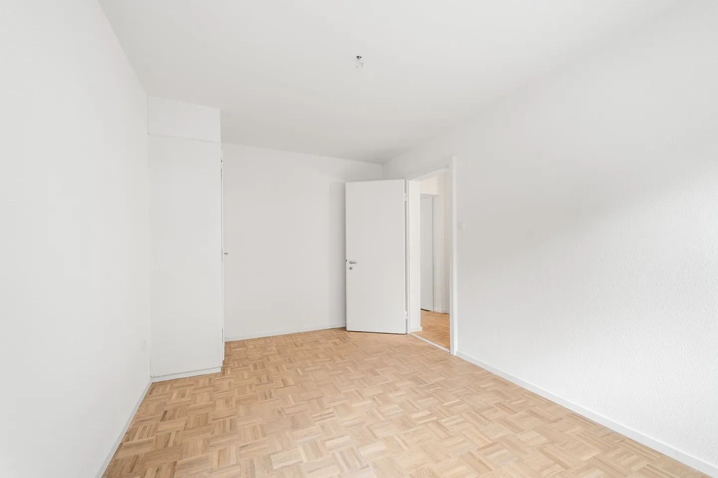 In the Heart of Zurich-Wiedikon - Living at the Pulse of the City - Photo 5 of 12