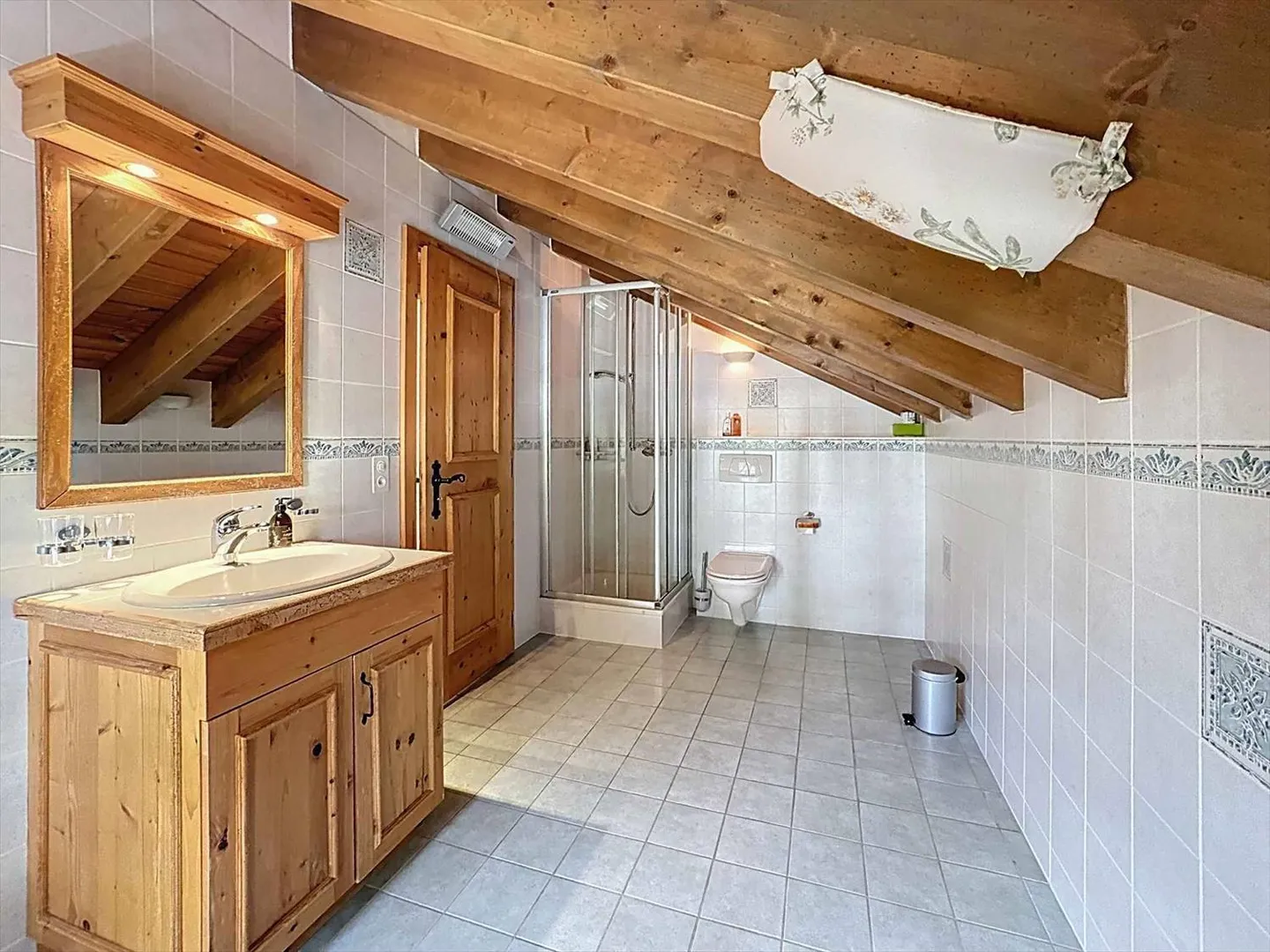 Bellissimo appartamento duplex all'ultimo piano con vista mozzafiato sulle Alpi - Foto 9 di 13