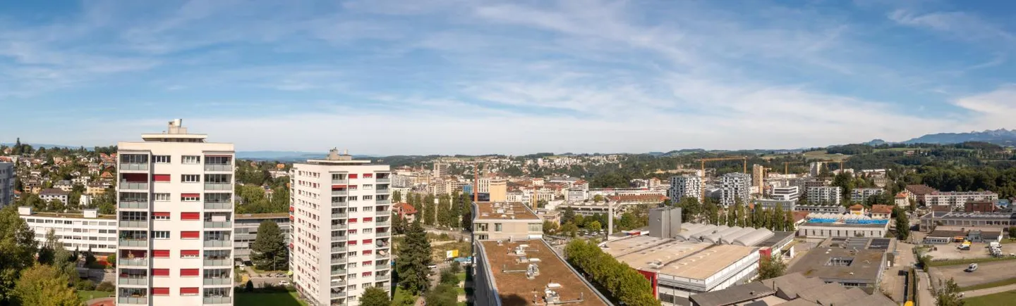 Un appartamento di 4,5 stanze dove l'esterno prolunga naturalmente l'interno - Foto 1 di 8