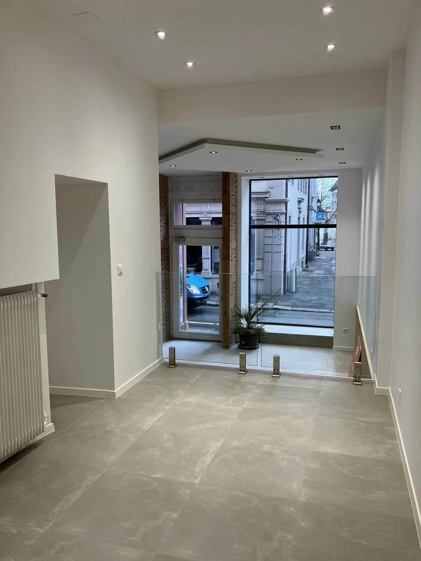 Superb commercial space with windows, fully renovated - Photo 2 of 8