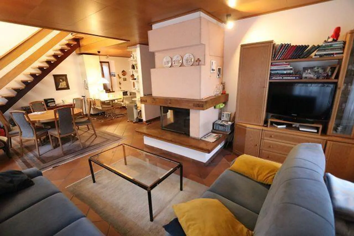 Casa bifamilare con due negozi - Foto 3 di 33