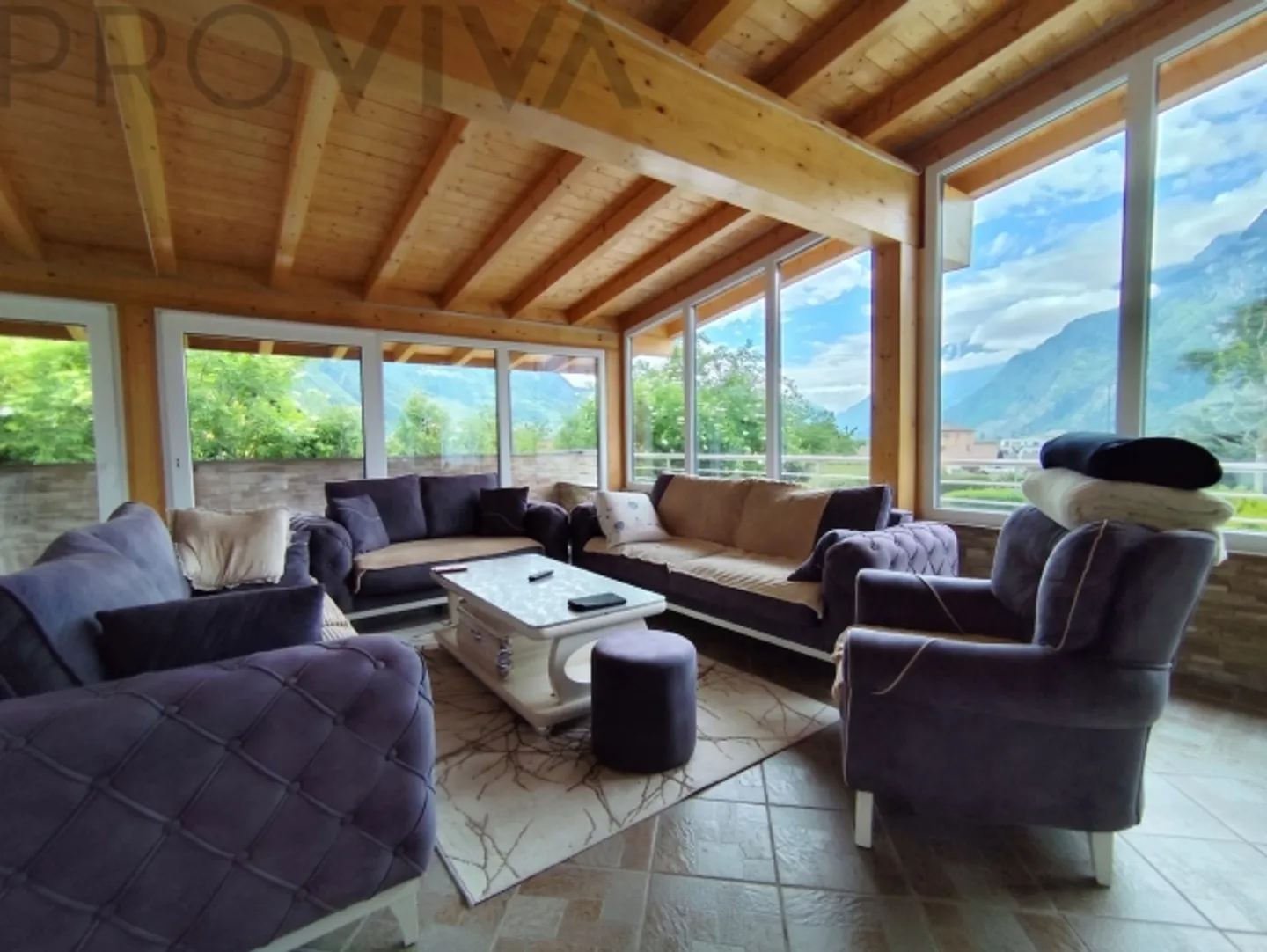 Wunderschönes Ensemble aus einer Villa und einer unabhängigen Wohnung - Foto 1 von 16