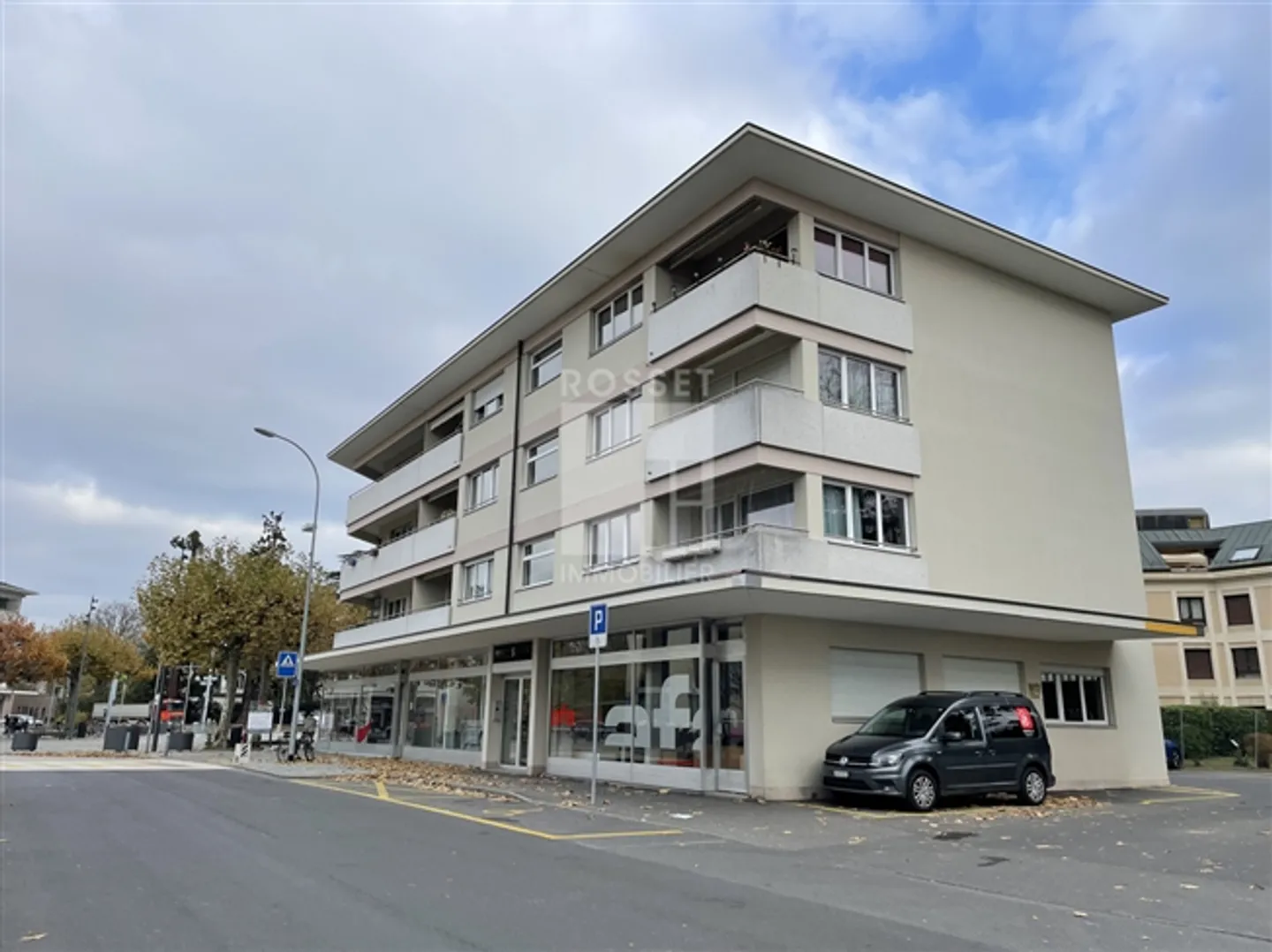 Arcade d'environ 70 m² au rez-de-chaussée - Photo 1 sur 3