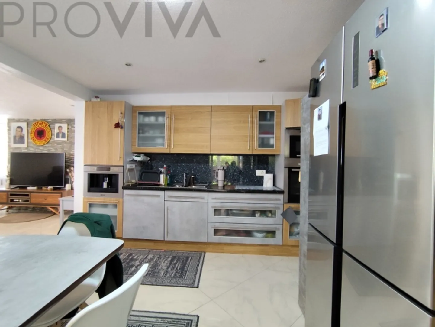 Wunderschönes Ensemble aus einer Villa und einer unabhängigen Wohnung - Foto 3 von 16