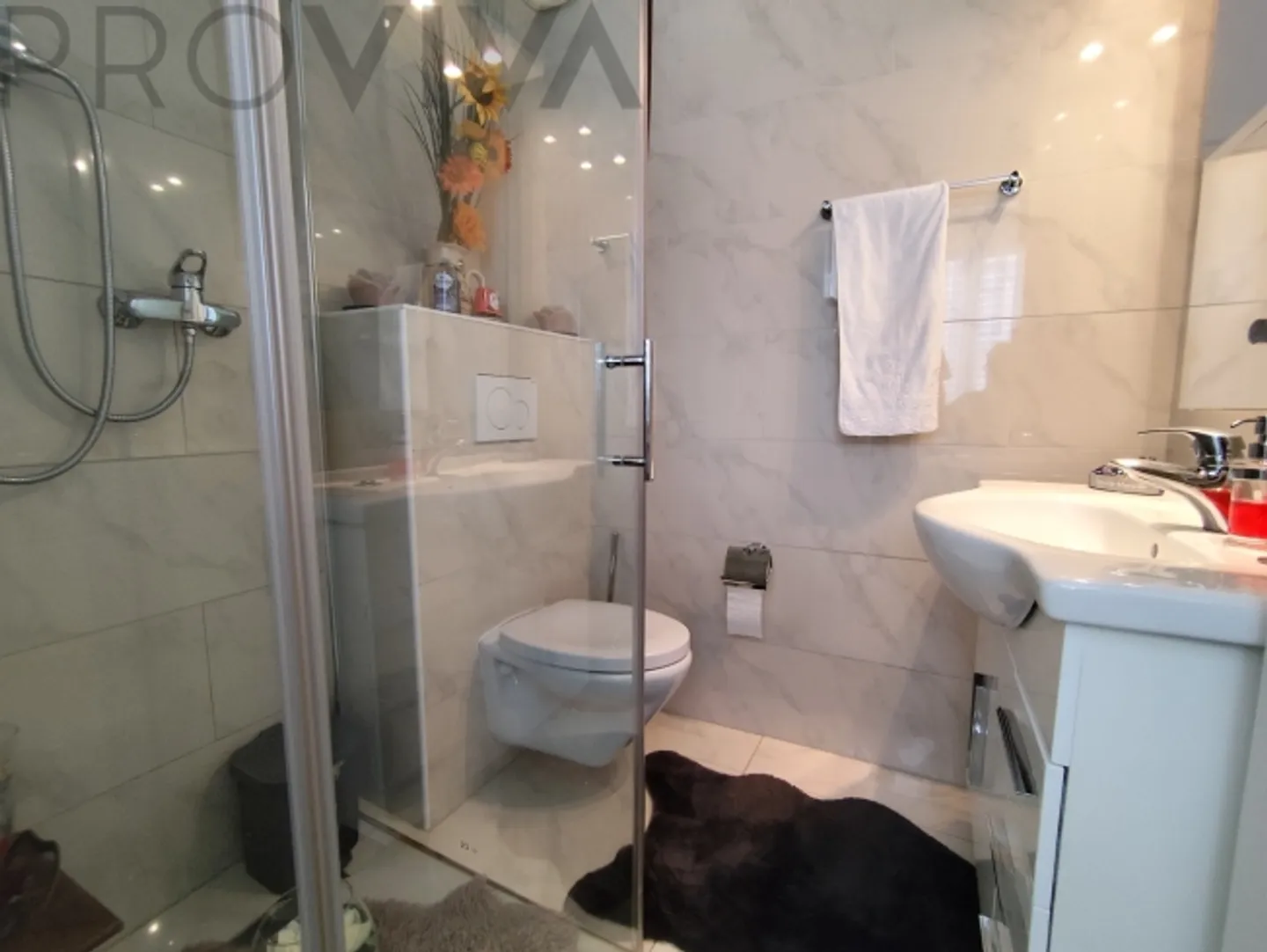 Wunderschönes Ensemble aus einer Villa und einer unabhängigen Wohnung - Foto 5 von 16