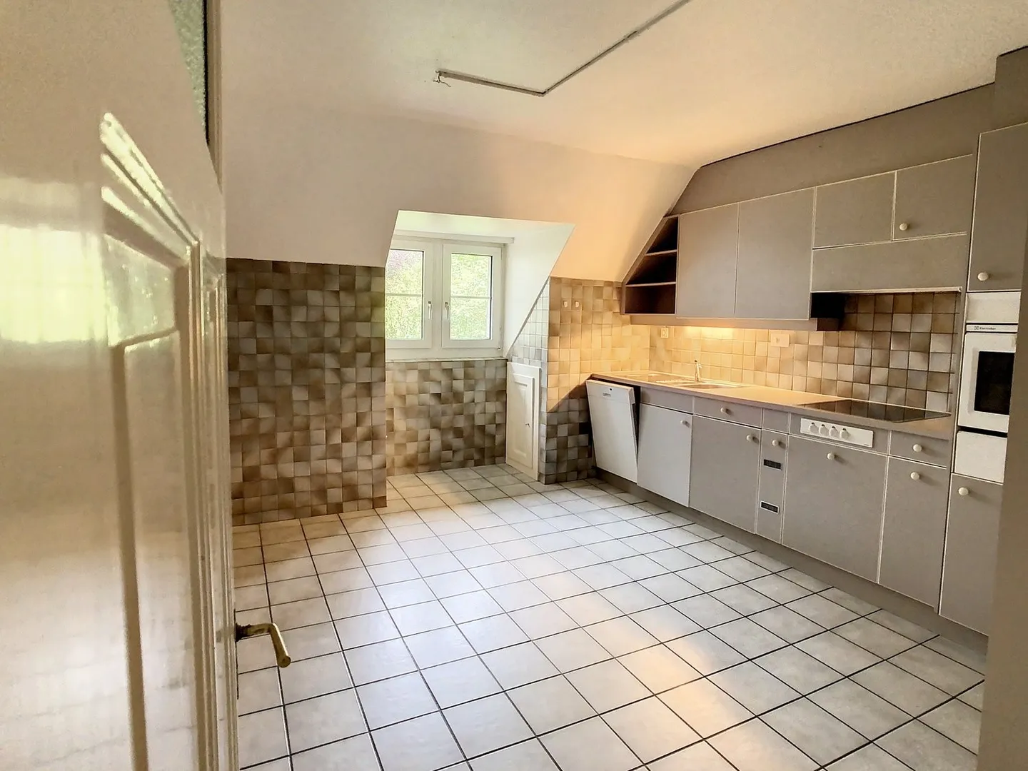 Superbe appartement de 4 pièces au cœur de la ville avec un loyer très attractif ! - Photo 1 sur 10