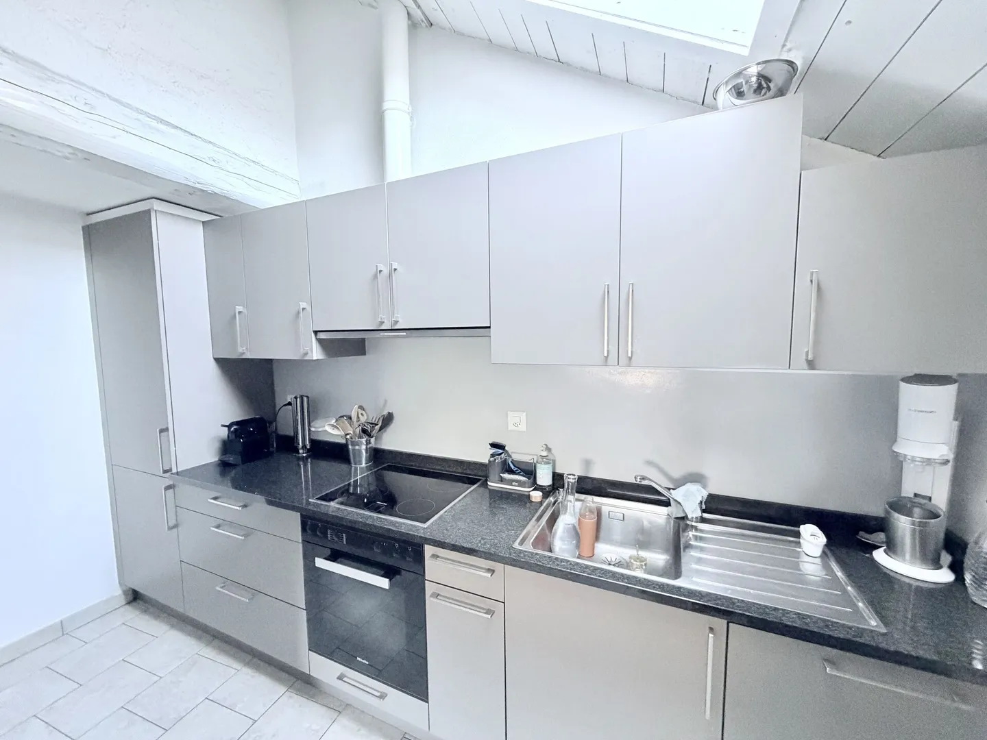 Appartement Mansardé Charmant - Photo 3 sur 9
