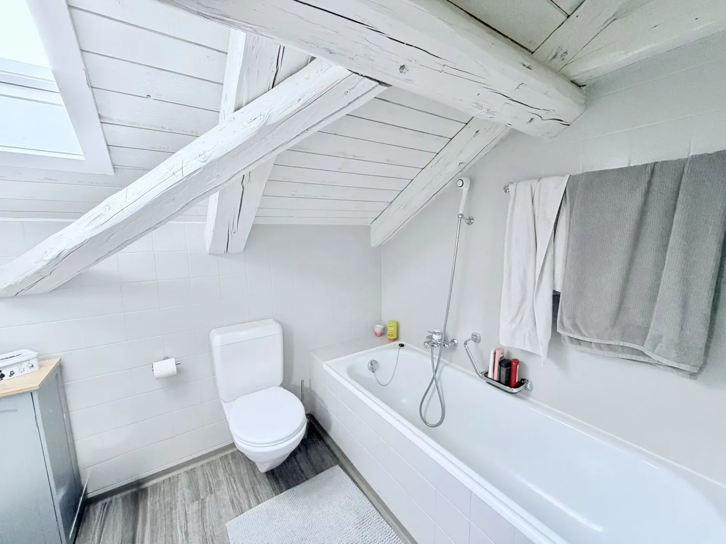 Appartement Mansardé Charmant - Photo 8 sur 9