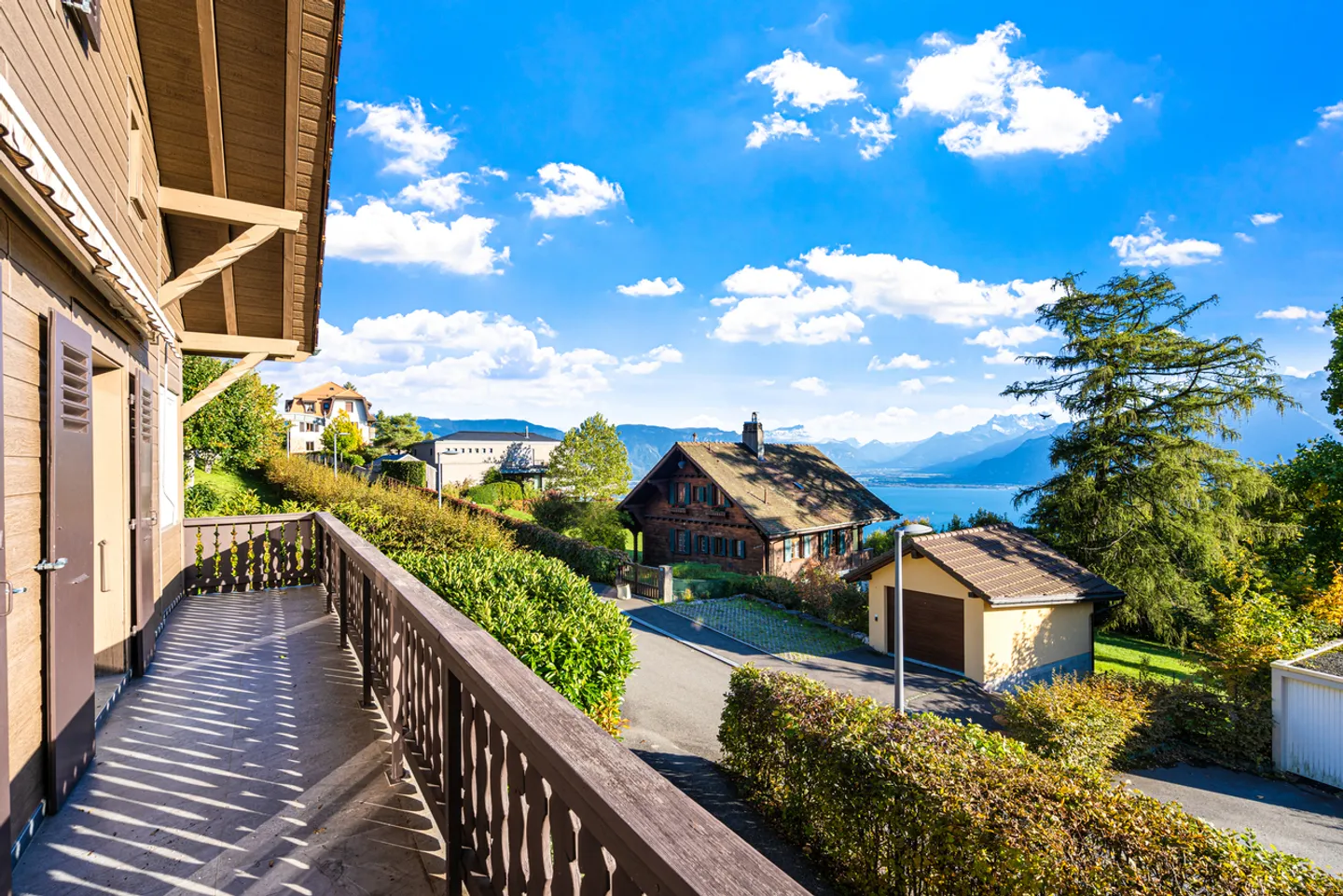 Renoviertes Luxus-Chalet mit atemberaubendem Seeblick! - Foto 4 von 11