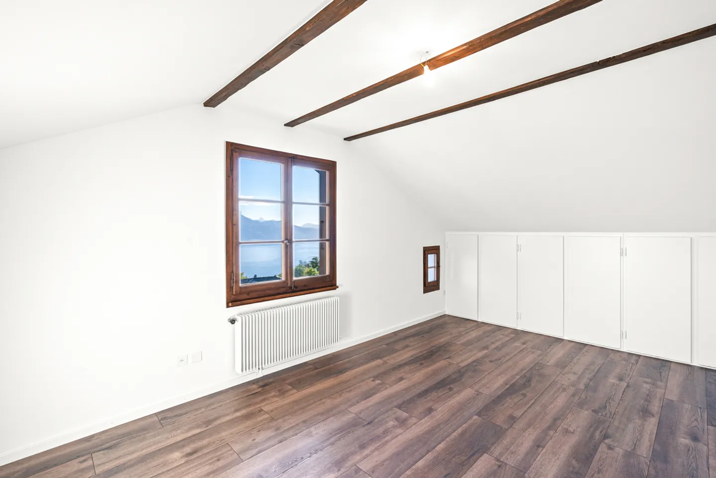 Renoviertes Luxus-Chalet mit atemberaubendem Seeblick! - Foto 7 von 11