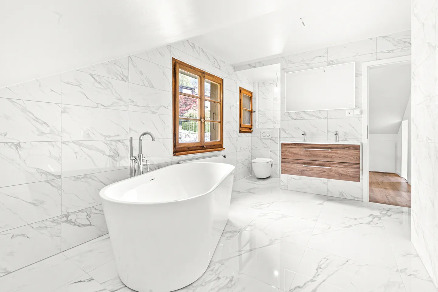 Renoviertes Luxus-Chalet mit atemberaubendem Seeblick! - Foto 8 von 11