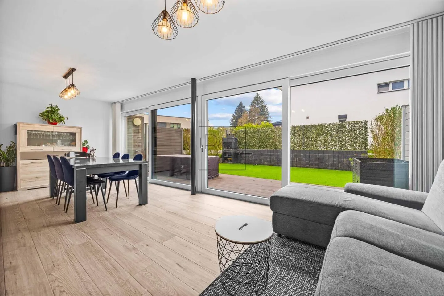 Beautiful adjoining house located in La Tour-de-Trême - Photo 3 of 10