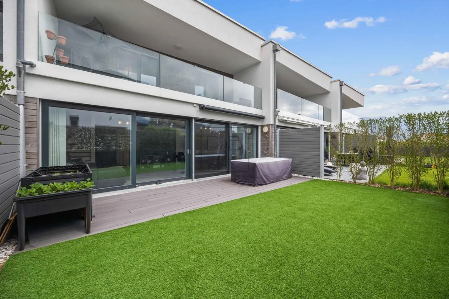 Beautiful adjoining house located in La Tour-de-Trême - Photo 1 of 10