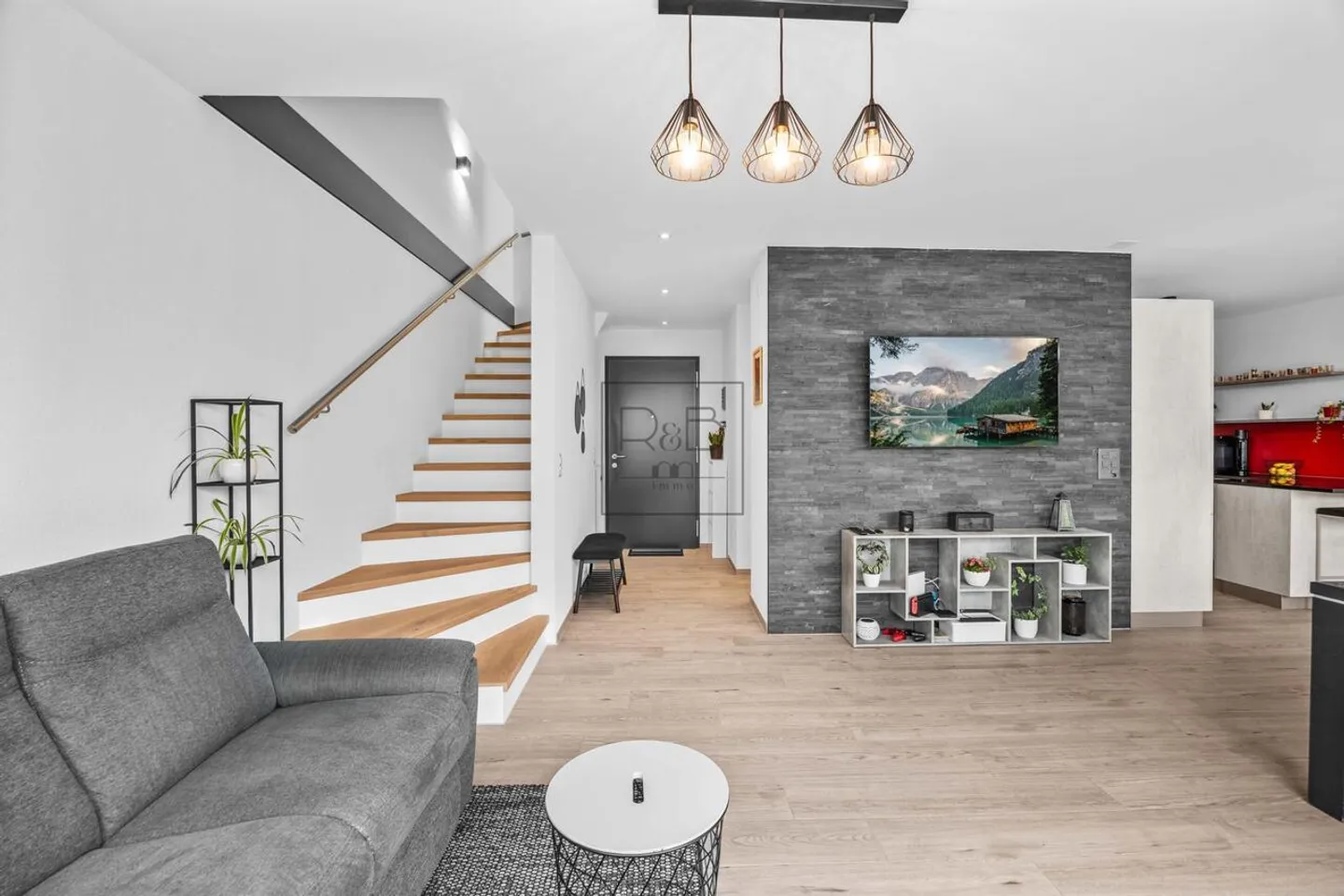 Beautiful adjoining house located in La Tour-de-Trême - Photo 5 of 10