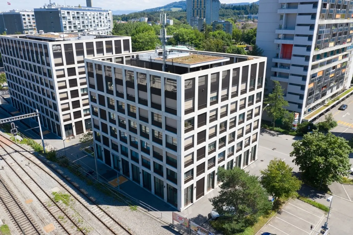 Modern Apartment with Terrace - Photo 8 of 9