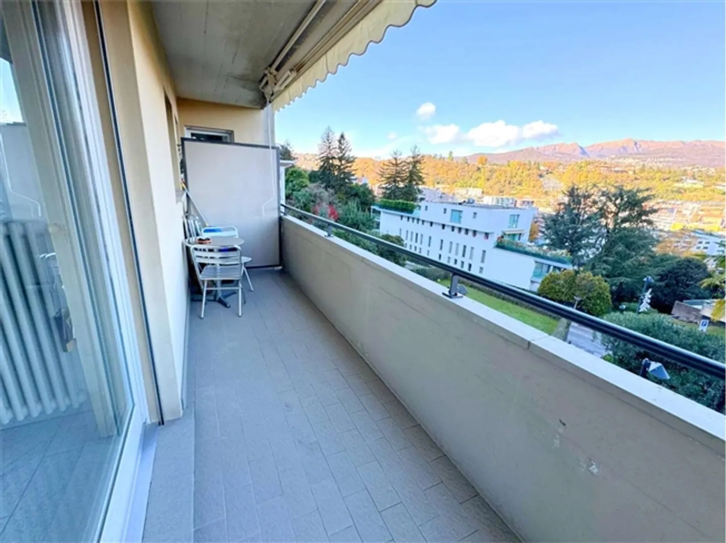 Appartamento luminoso di 4,5 stanze con vista lago - Foto 2 di 19