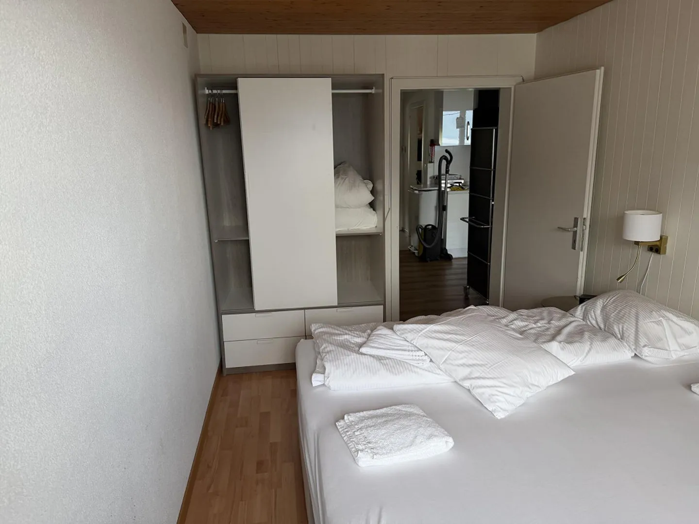 4 Room Apartment with Lake View - Photo 9 of 12