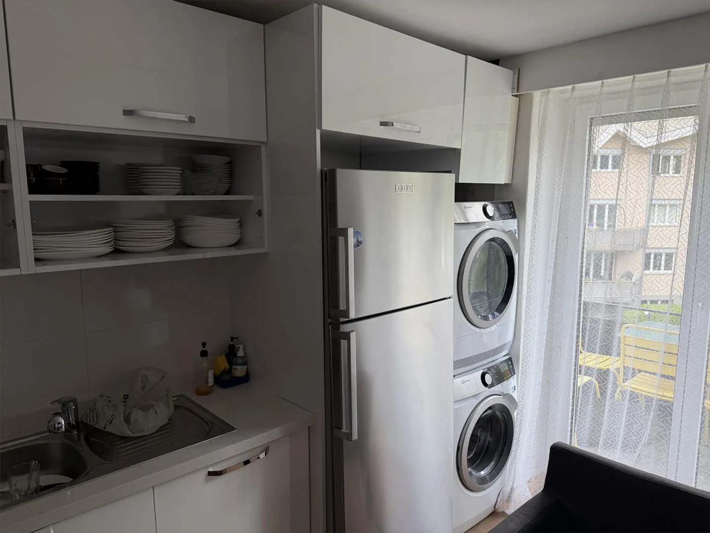4 Room Apartment with Lake View - Photo 6 of 12