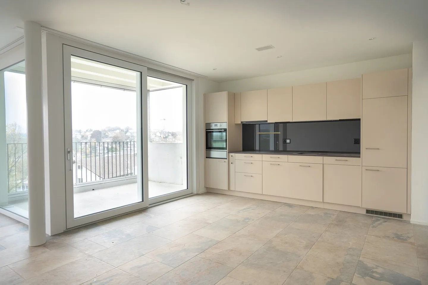 Ampio e moderno appartamento di 3,5 stanze - Foto 3 di 6