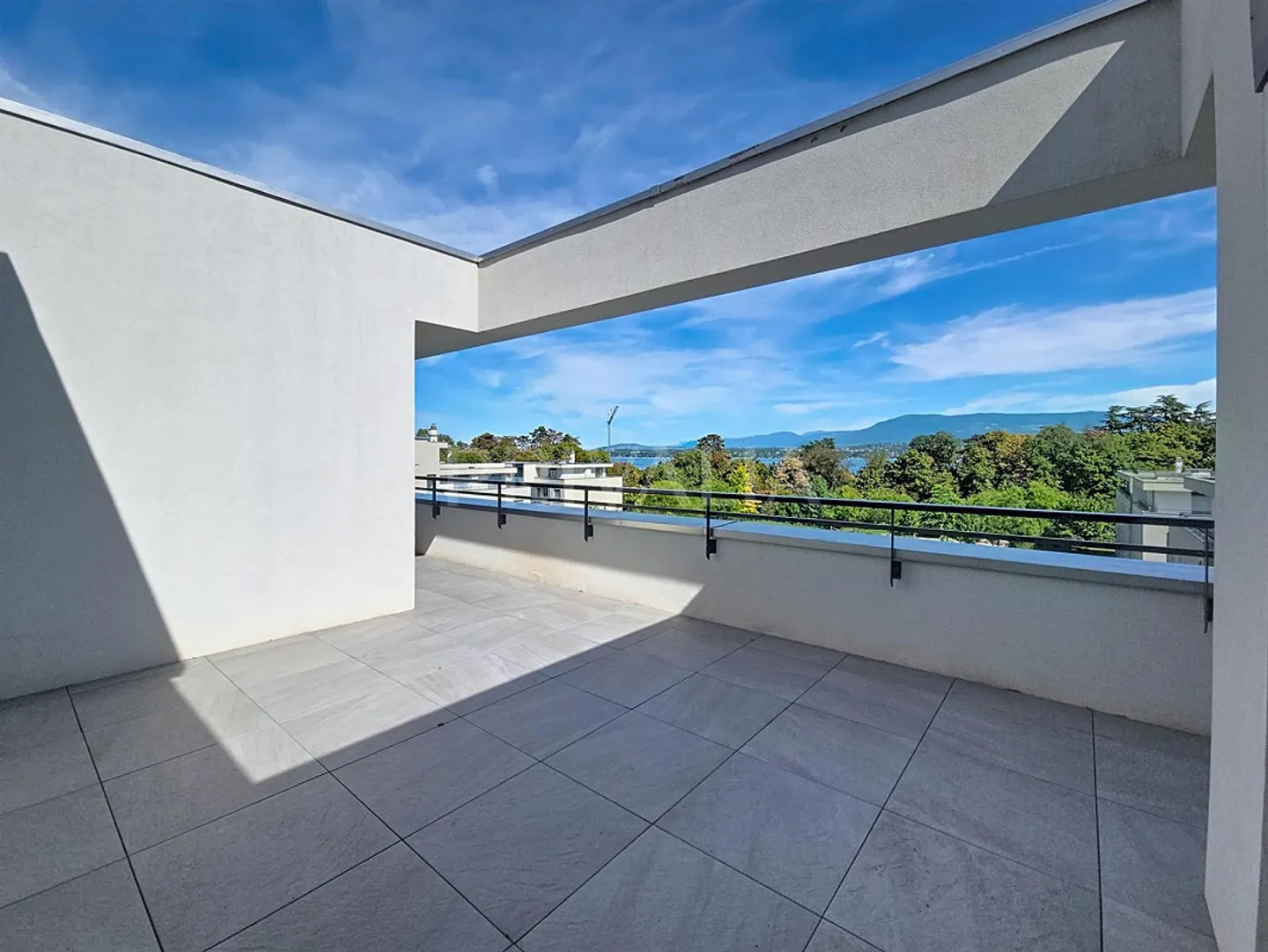 Beautiful 121 m2 attic with terrace - Photo 8 of 10
