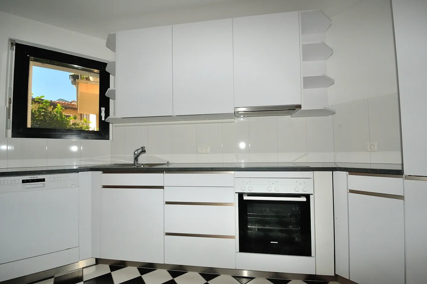 Exceptional 3 ½ Room Apartment - Spacious and Original Three-Room Apartment - Photo 4 of 9