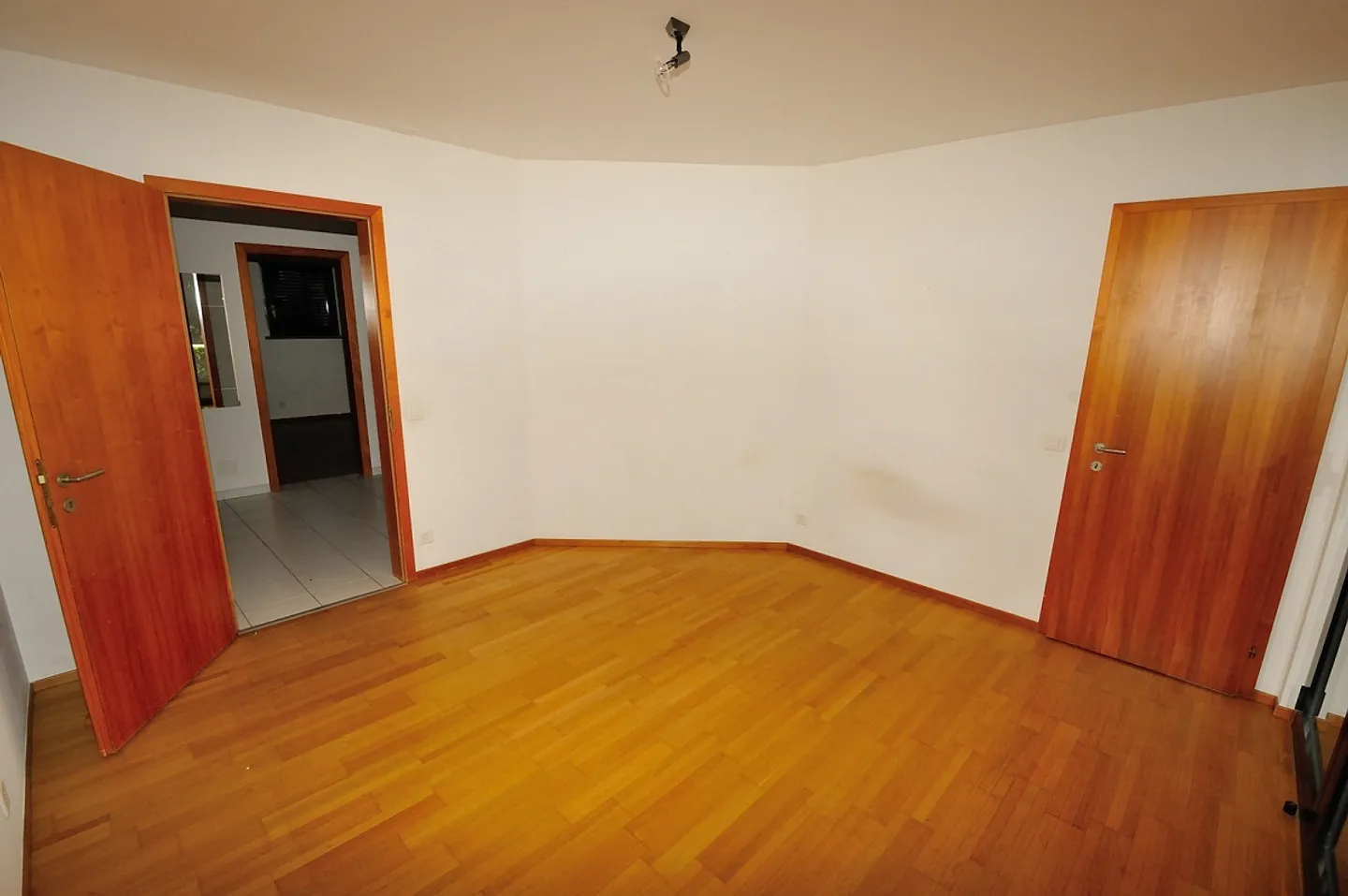 Exceptional 3 ½ Room Apartment - Spacious and Original Three-Room Apartment - Photo 5 of 9