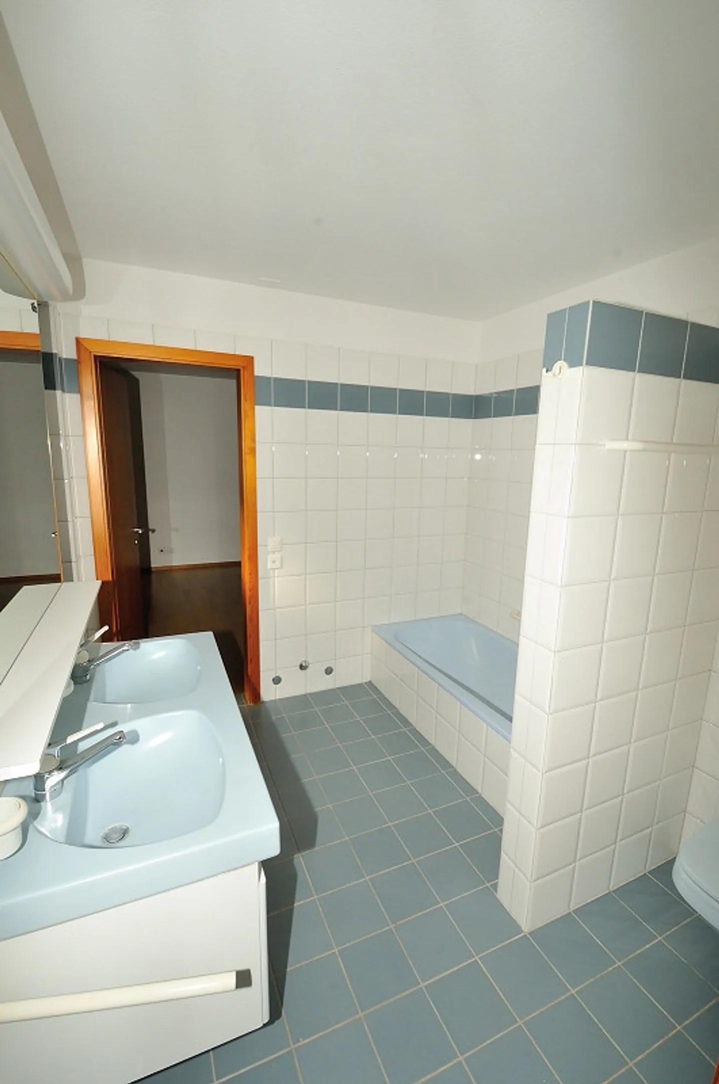 Exceptional 3 ½ Room Apartment - Spacious and Original Three-Room Apartment - Photo 8 of 9