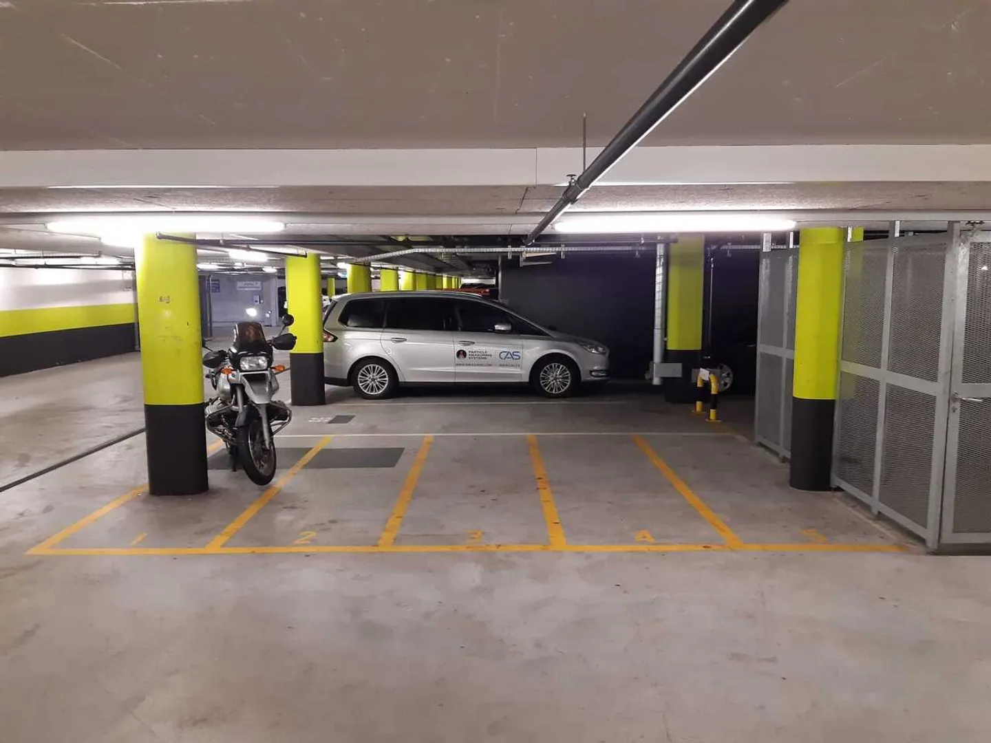 Posti auto a breve termine in affitto a Greenpark - Foto 3 di 4